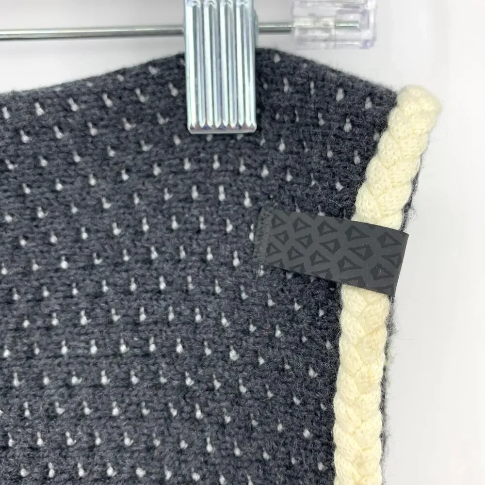 Ivivva Girls One Size OS Dream Embracer Neck Scarf Knit Reversible Black Gray